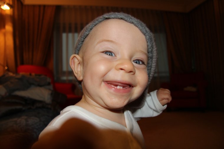 Ребенок кривляется