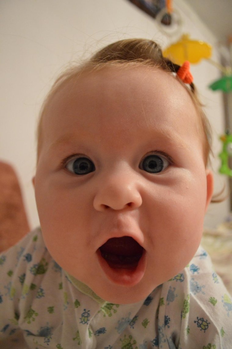 Малыш смеется