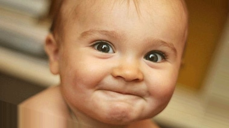 Малыш подмигивает