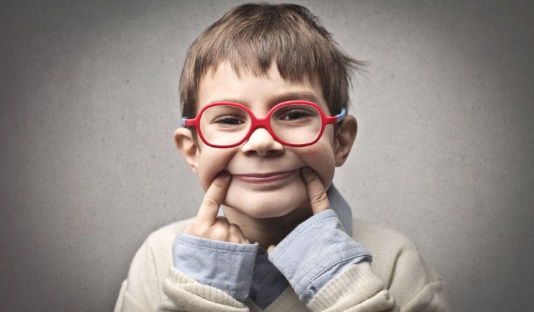 Дети корчат рожи