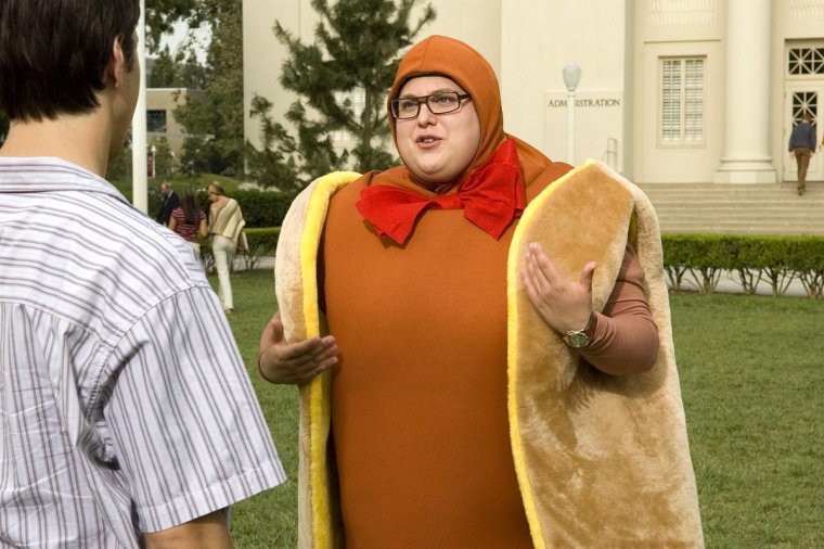 Люди в смешных костюмах