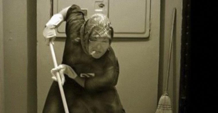 Бабушка уборщица