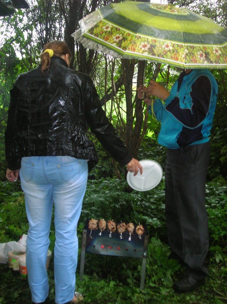 Шашлык на даче юмор