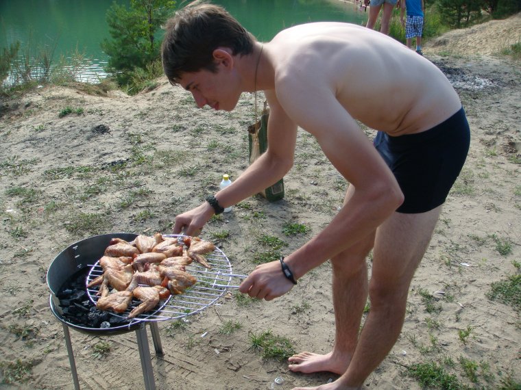 Шашлык на природе в дождь