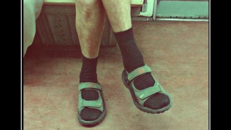 Сандалии с носками прикол