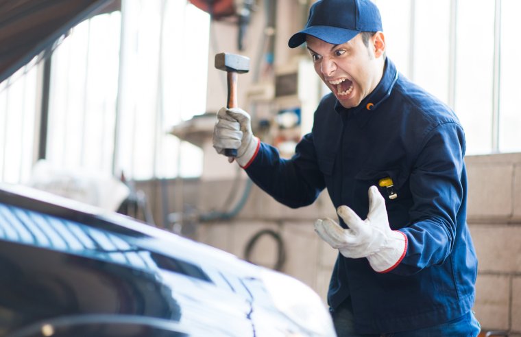 Юмор рисунок автослесарь