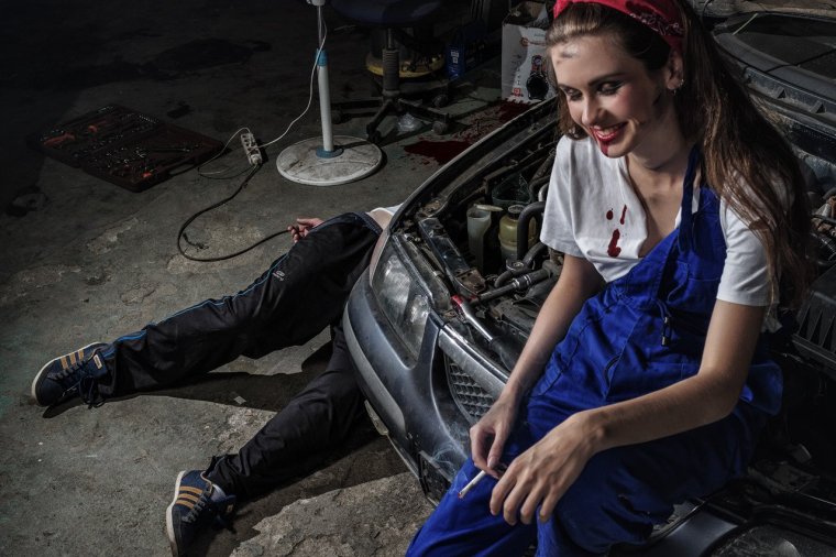 Девушка автомеханик