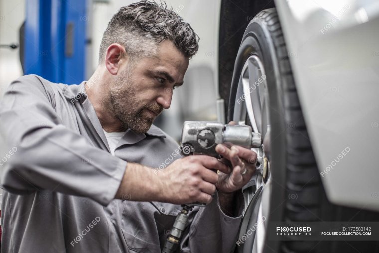 Автослесарь карикатура