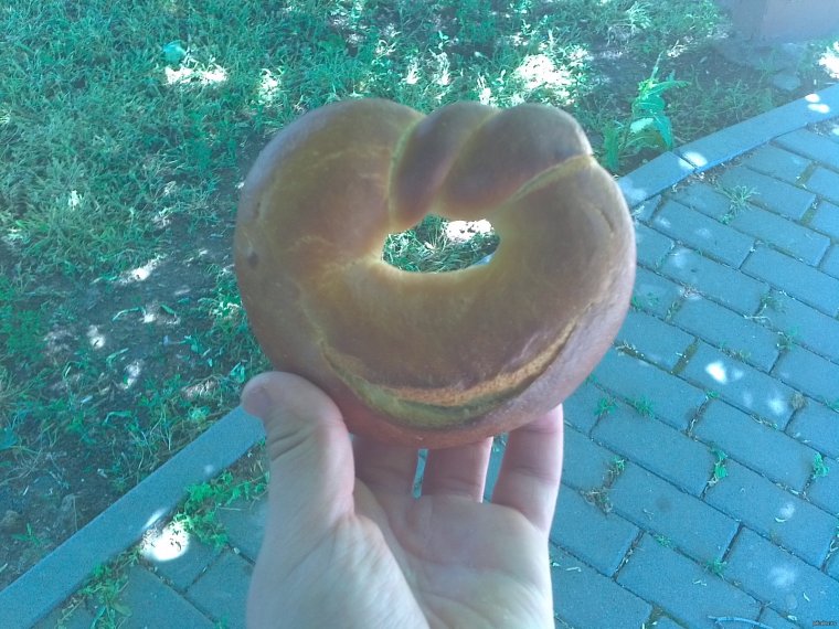 Бублик улыбается