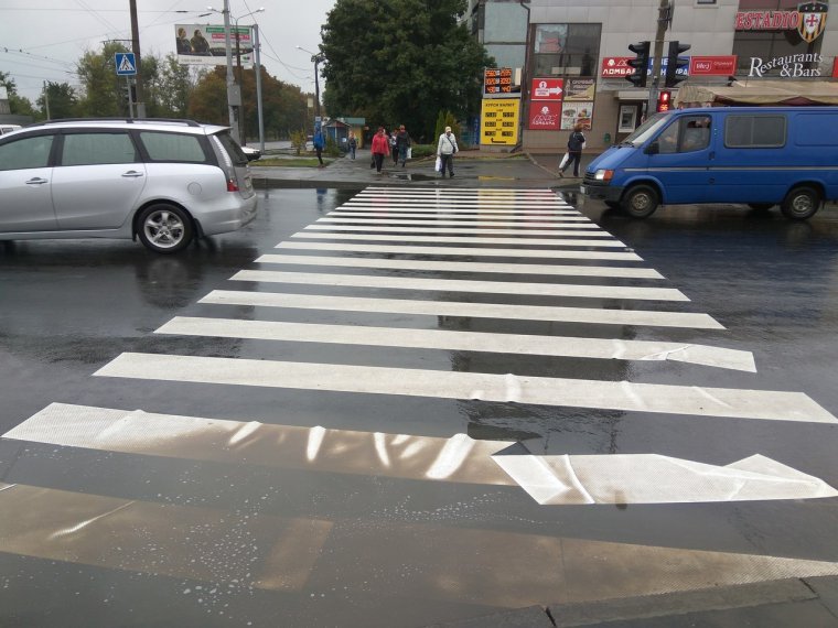 Дорожная разметка веселая