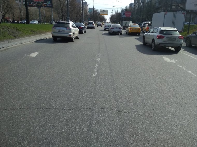 Стертая разметка на дороге