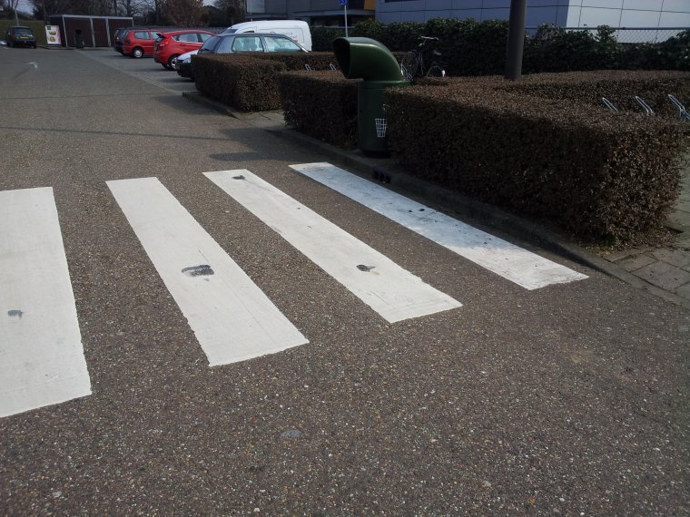 Разметка на дороге прикол