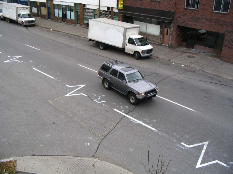 Смешная разметка на дороге