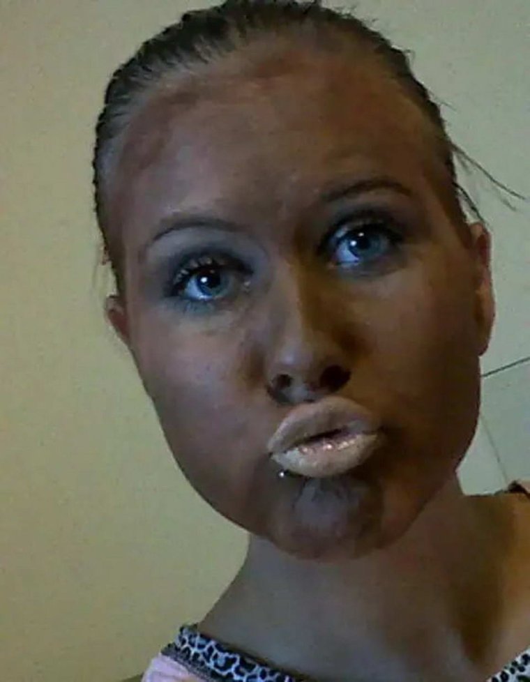 Девушки в смешных купальниках