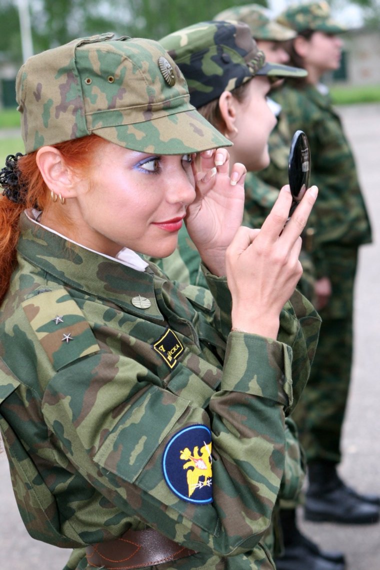 Девушки в армии