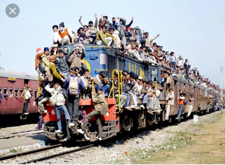 Индусы на крыше поезда