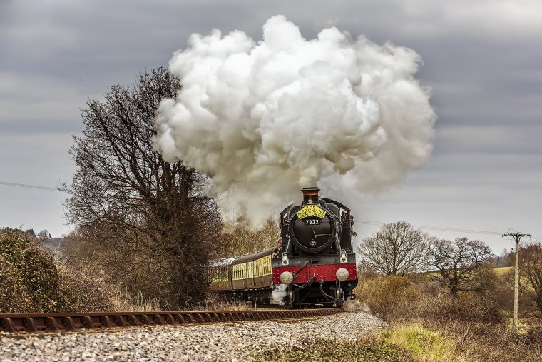 Дымящийся паровоз