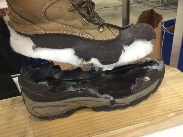 Рваный ботинок зимний