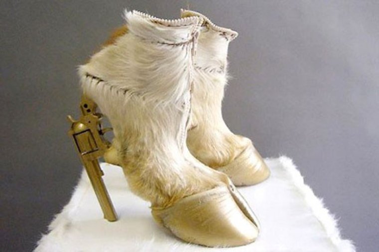 Необычные сапоги женские