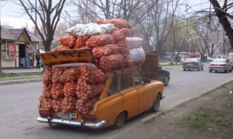 Машина для перевозки картошка