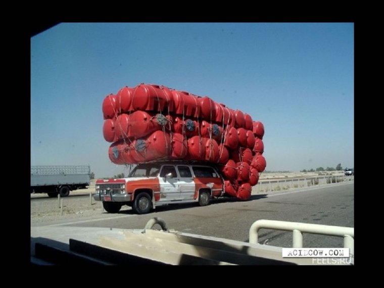 Перегруженный авто на крыше