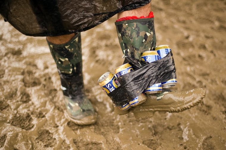 Фотосессия в лодке в сапогах