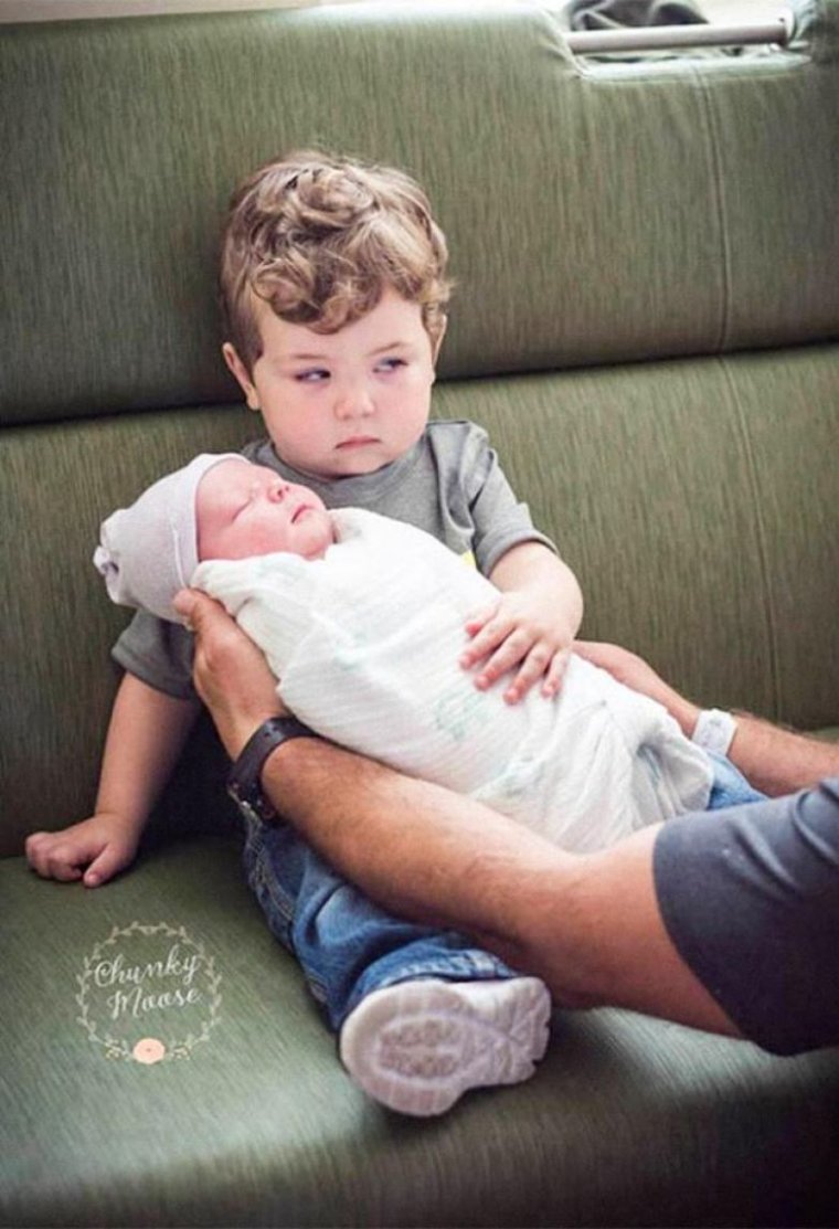 Старший брат и младшая сестра прикольные