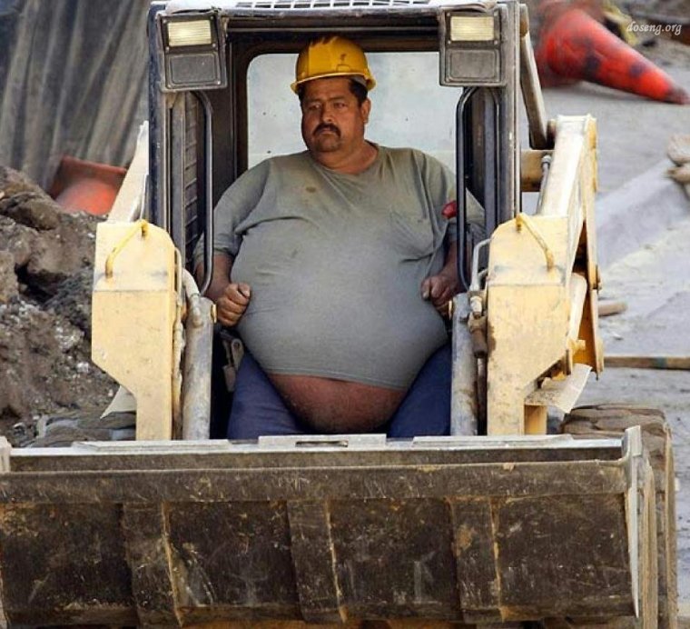 Толстый на стройке