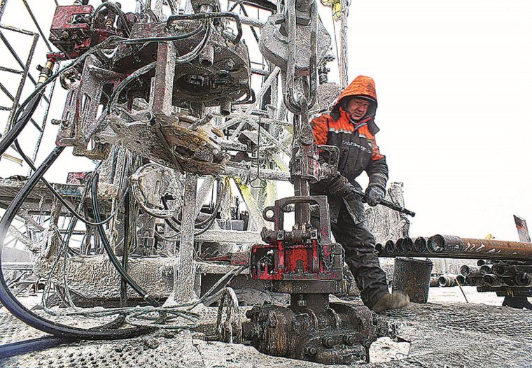 Нефтяник в нефти