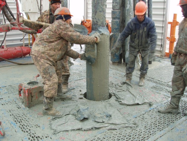 Буровой раствор для бурения нефтяных скважин