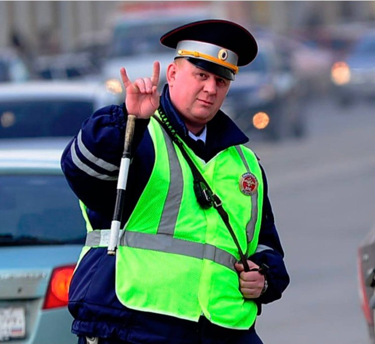 Сотрудник ГИБДД