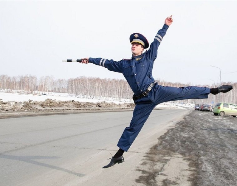 Радостный полицейский