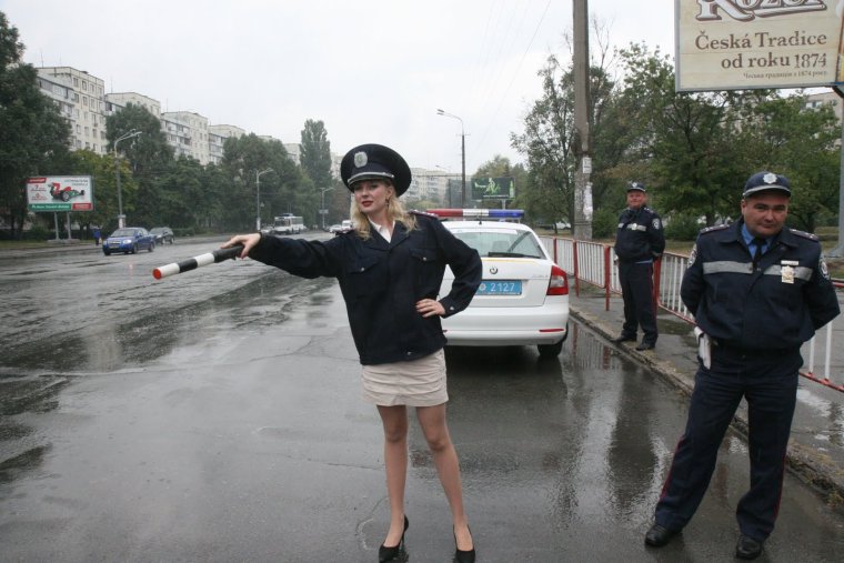 Гаишник убегает