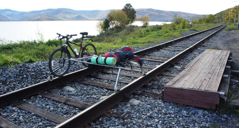 Велосипед на железной дороге