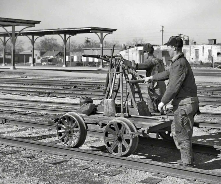 Что такое дрезина на железной дороге