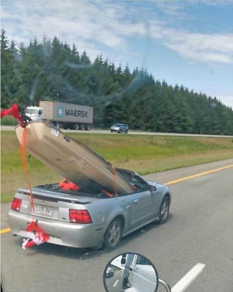 Машина сама с собой катается