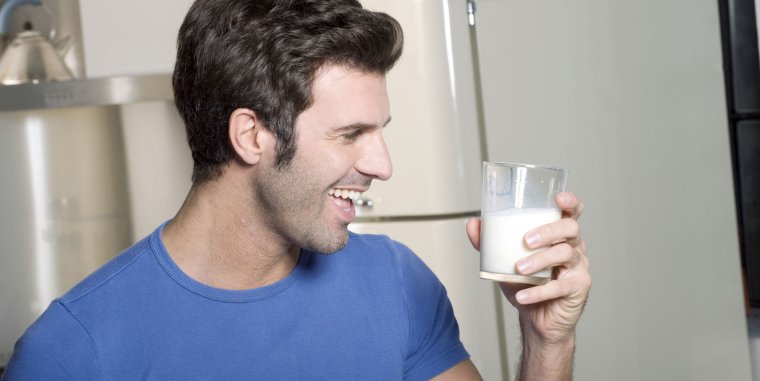 Парень с молоком