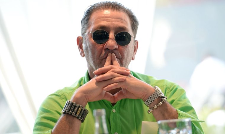 Браслет на руке Лепса