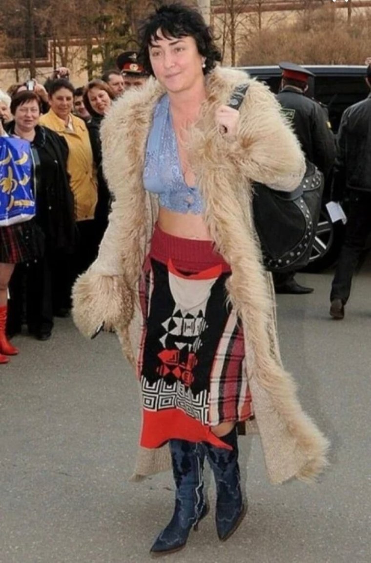 Нелепый наряд Лолиты Милявской