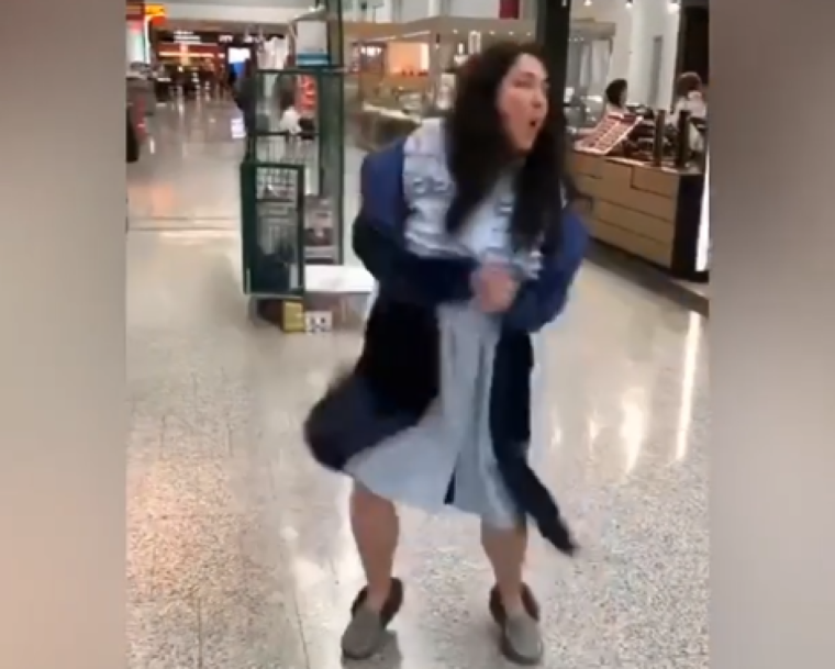 Певица Лолита Милявская грудь