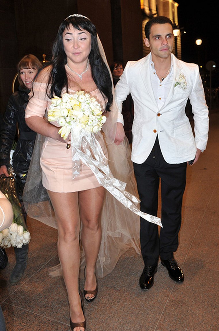 Лолита Милявская в синем платье