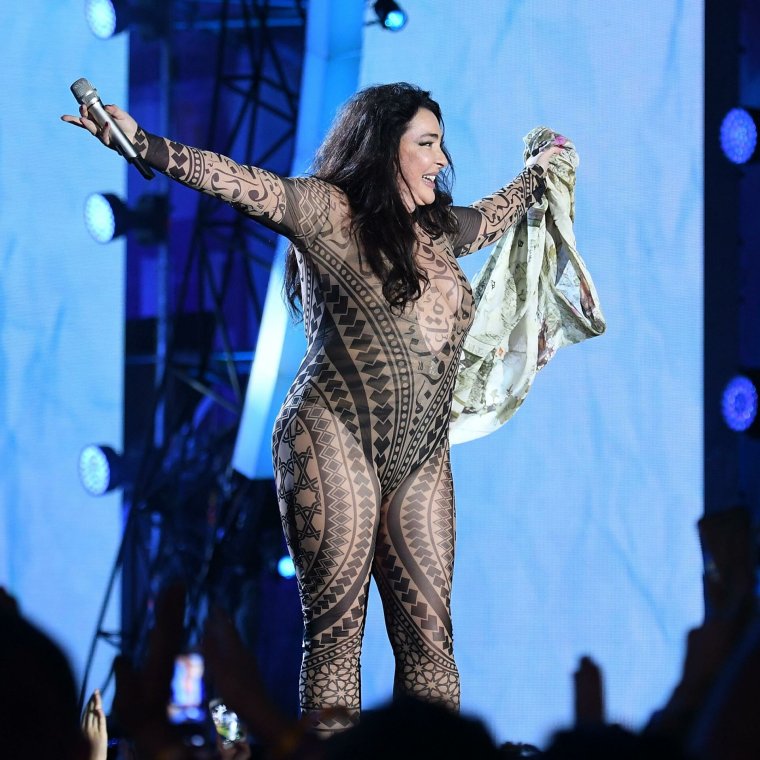 Певица Лолита Милявская грудь