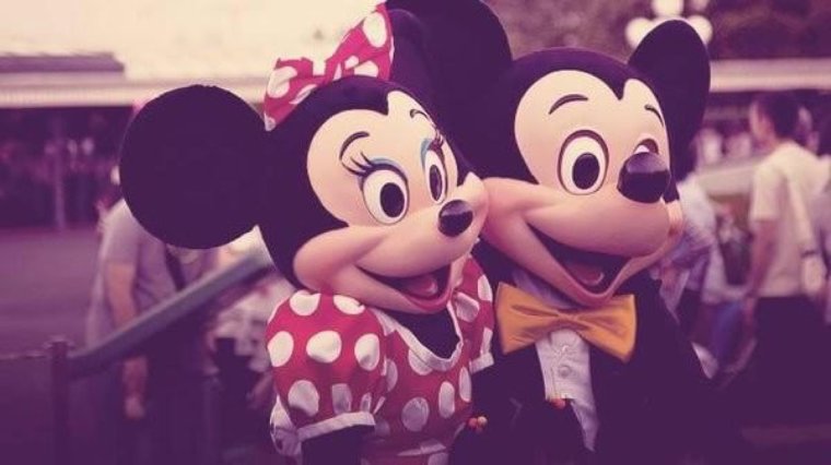 Парень Микки Маус