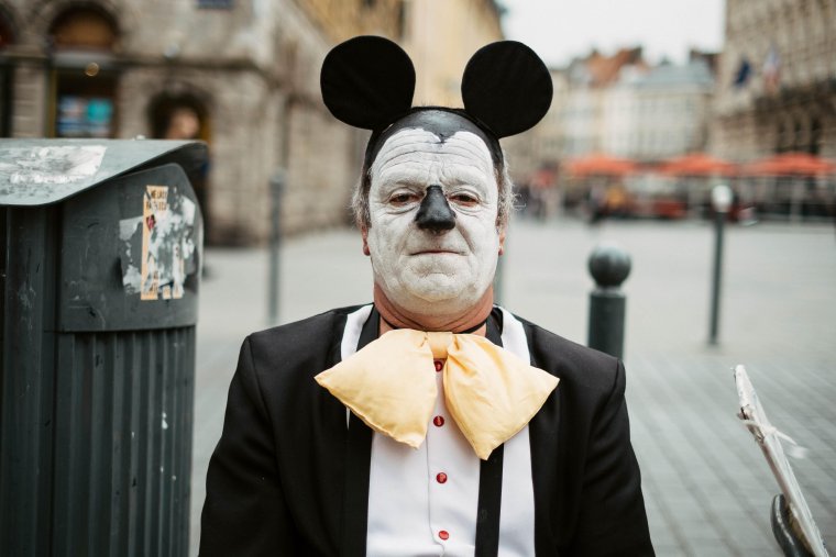 Парень Микки Маус