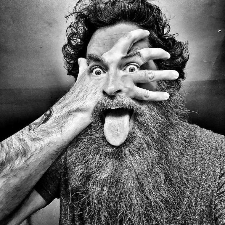 Прикольный мужик с бородой