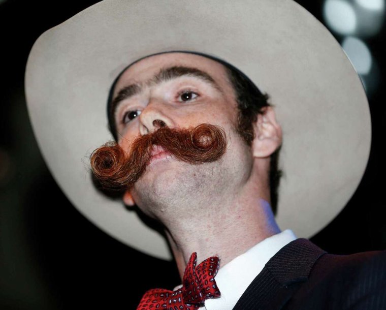 Прикольные усы