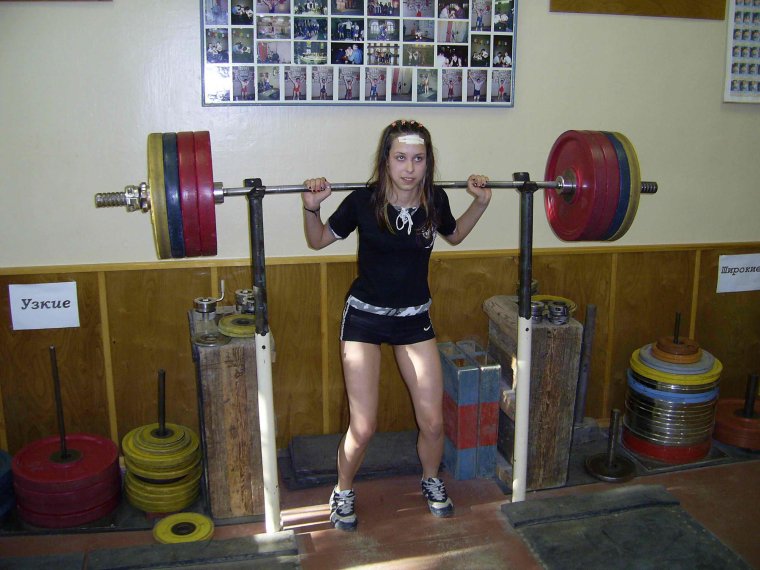 Пауэрлифтер девушка штанга