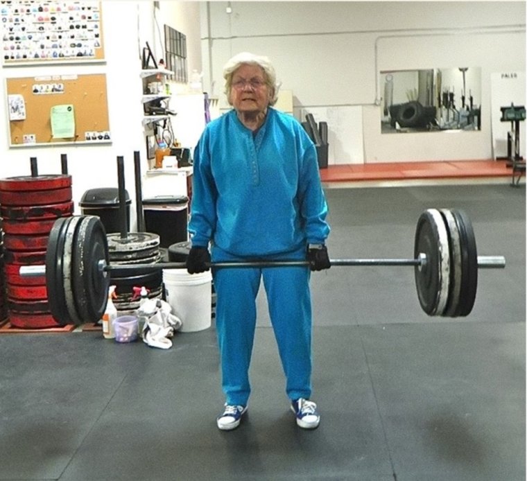 Бабушка в тренажерном зале