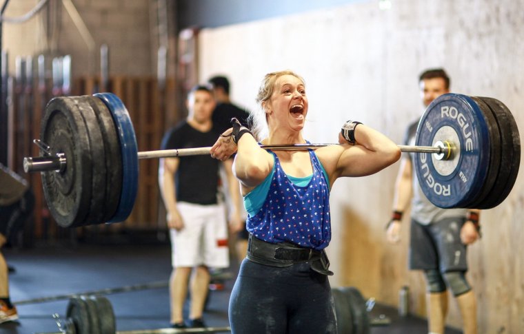 Баба со штангой