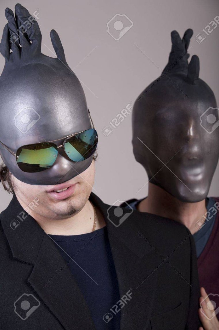 Резиновая перчатка на голове